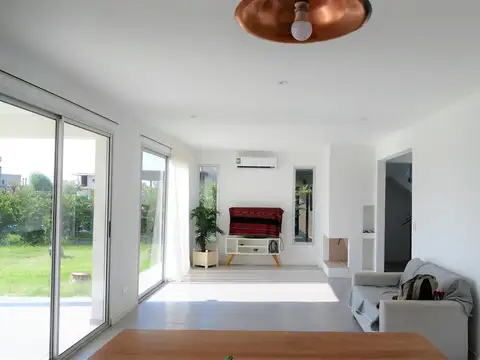 Casa 4 ambientes con 3 baños