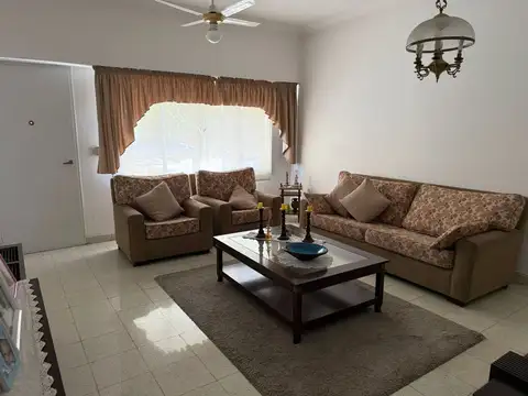 Casa PH al frente- 3 dormit- cochera IMPECABLE