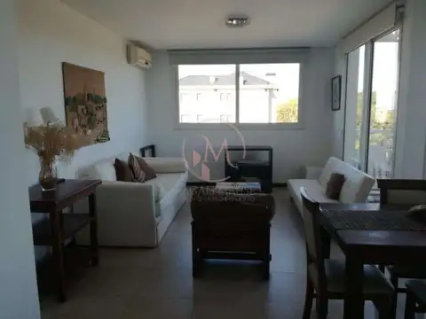 Del tuyu 1100, Piso 6