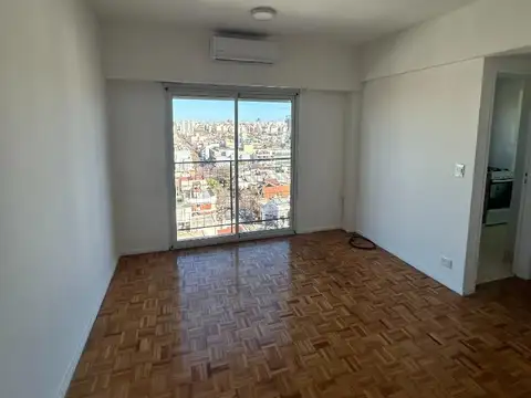 Departamento en Alquiler en Coghlan, $ 630.000
