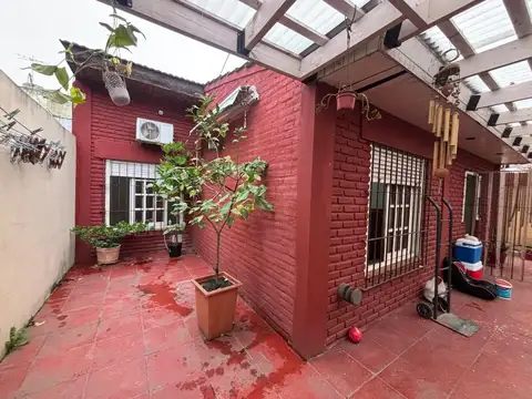 Depto Tipo Casa en Alquiler en Villa Luzuriaga, $ 680.000