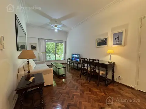 Pres. José Evaristo Uriburu  al 1200 entre Juncal y Arenales.