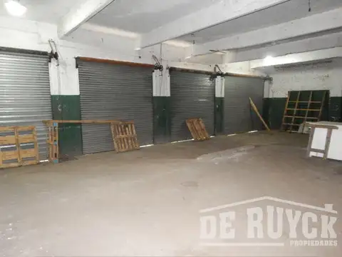 Oficina en Alquiler con 1 cochera