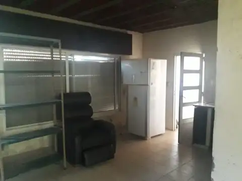 AMPLIO DEPOSITO CON VIVIENDA