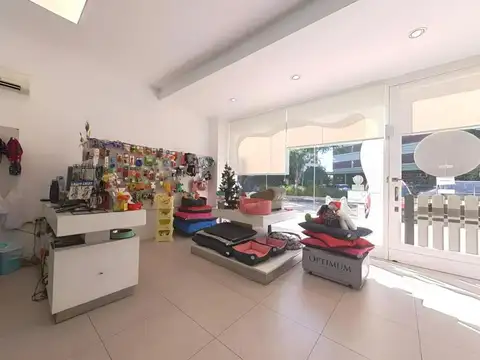 Excelente Local Comercial en Venta en Villa Urquiza