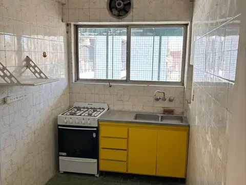 VENTA DEPTO 4AMB C/BALCON + PARILLA ZONA FLORES