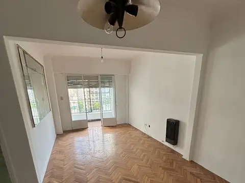 VENTA DEPTO 4AMB C/BALCON + PARILLA ZONA FLORES