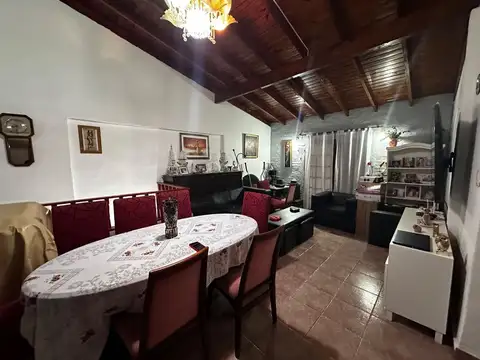 Depto Tipo Casa en Alquiler de 2 dormitorios