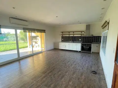 Casa 5 ambientes con 2 baños