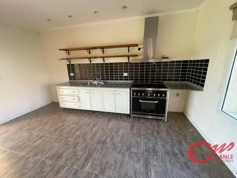 Casa 5 ambientes con 2 baños