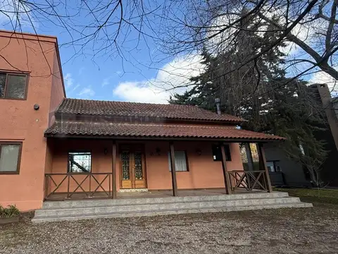 Casa 5 ambientes con 2 baños