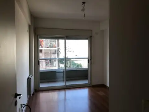 EXCELENTE 2 AMBIENTES CON COCHERA FIJA CUBIERTA