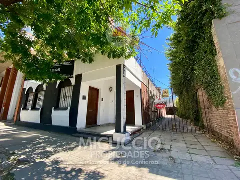 Casa en venta, Colón N°364 entre Av. 25 de mayo y Travi, Escobar centro