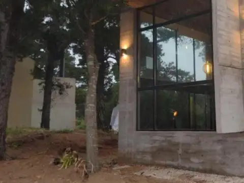 38 e/ Necochea y Miramar