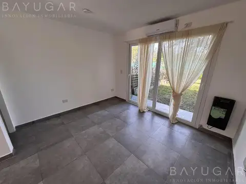 Casa en Alquiler con 2 cocheras