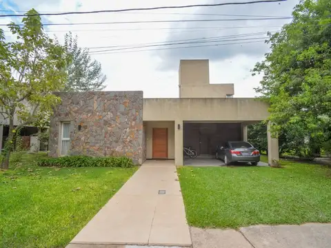 CASA MODERNA Y MINIMALISTA EN EL PASO