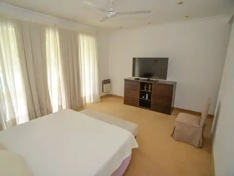 CASA MODERNA Y MINIMALISTA EN EL PASO