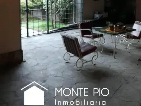 Casa 7 ambientes con 2 baños