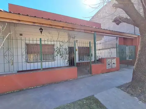 Venta CASA DE 3 AMB. y DEPTO DE 4 AMBIENTES