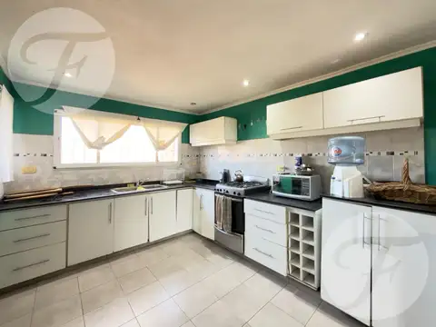 Casa 5 ambientes con 2 baños