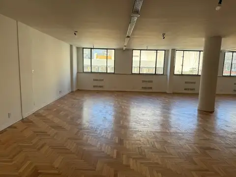 Maipu 521 - Excelente Oficina de 150 m2 planta libre, 2 baños, a nuevo 