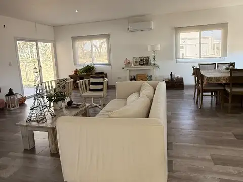 Casa 6 ambientes con 3 baños