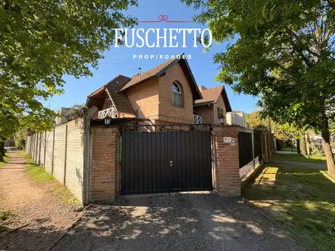 Zona Hindú Club (Gral.Alvear 810 y Av. del Golf) Casa 4 dorm. Jardín. Cochera. Pileta. Parrilla. Lote 522 m2