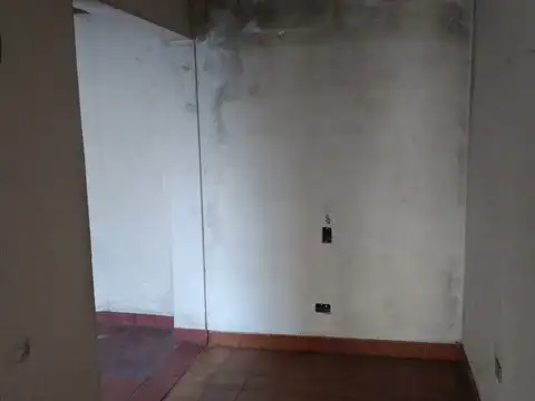 Chalet de 4 ambientes con amplio parque. Barrio San nicolas.