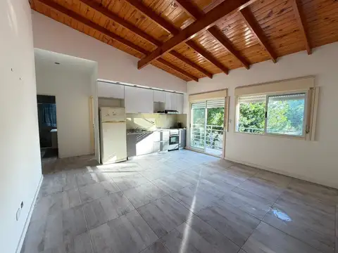 Departamento de 2 Ambientes con Balcon y Cochera.