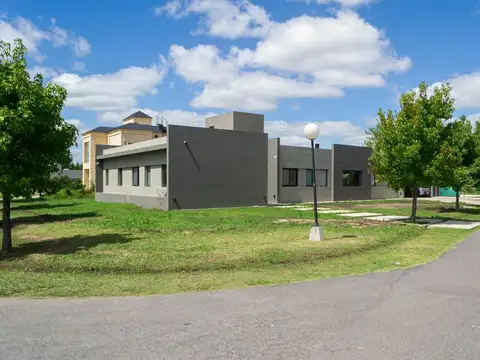 CASA EN VENTA 5 AMBIENTES EN FINCAS DEL ALBA