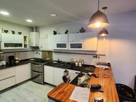 Casa 5 ambientes con 3 baños