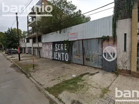 Venta Gran Terreno/Galpon - Barrio Parque