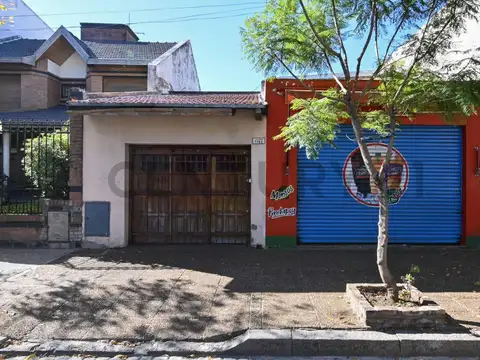 Casa 4 ambientes con local y garage en el barrio de Parque Avellaneda