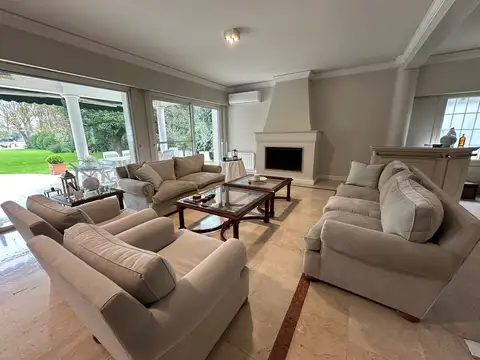 Casa Chalet  en Venta en Armenia Country Club, Pilar, G.B.A. Zona Norte