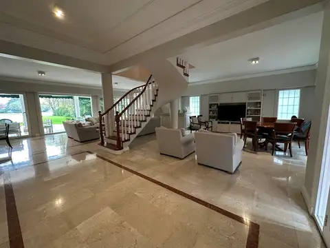 Casa en Venta en Pilar Centro, USD 690.000