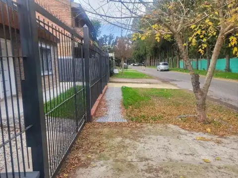 Casa 5 ambientes con 4 baños