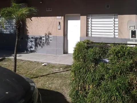 Departamento en venta  a metros de Av. Mosconi. Zona Fatima
