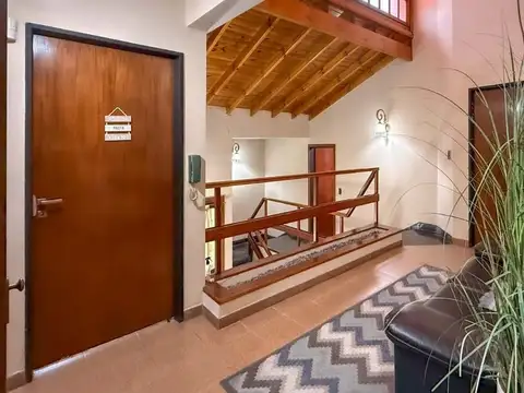 VENTA CASA FLORENCIO VARELA CENTRO con JARDIN