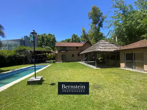 CASA DE CAMPO EN ALQUILER :: PARQUE LELOIR :: 5 AMBIENTES