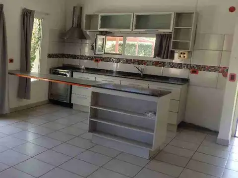 Casa 4 ambientes con 1 baño