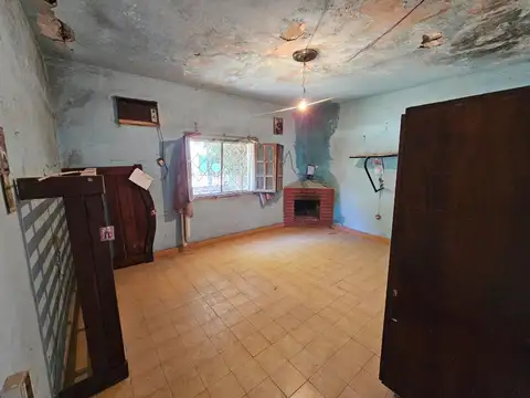 Casa 8 ambientes con 2 baños