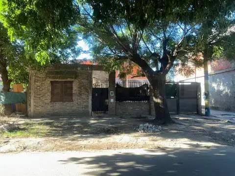 VENTA CASA A RECICLAR 1 DORMITORIO FISHERTON