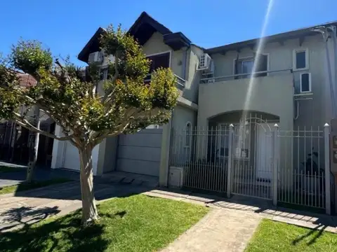 Casa en Venta de 5 Ambientes en Berazategui