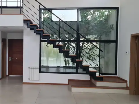 Casa en Alquiler de 4 dormitorios