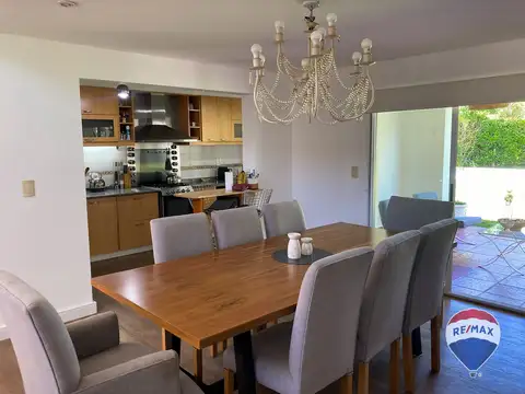 Casa 6 ambientes con 5 baños