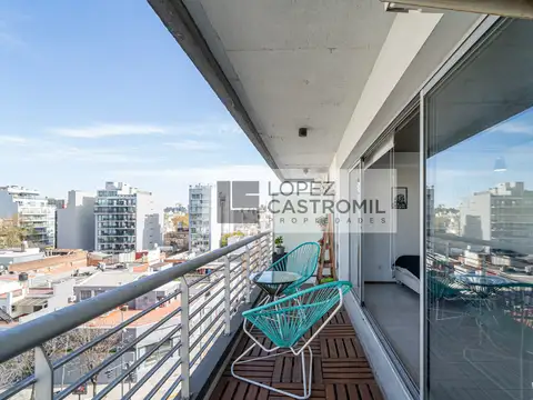 IMPECABLE MONOAMBIENTE! Balcón al frente c/ vista panorámica y deck! Muy luminoso! Amoblado y equipado! ÚNICO! OPORT!