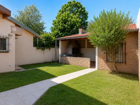 CASA 4 AMBIENTES 3 DORM EN VENTA LONGCHAMPS