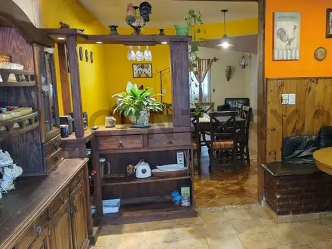Casa 5 ambientes con 2 baños