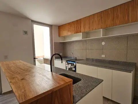 VENTA PH TIPO CASA BARRIO DE ALMAGRO