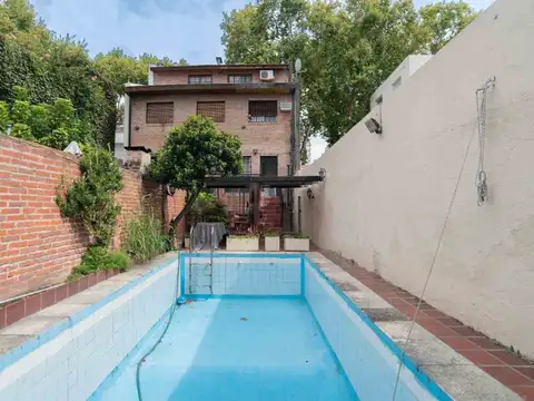 VENTA TRIPLEX COLEGIALES PILETA, QUINCHO, COCHERA